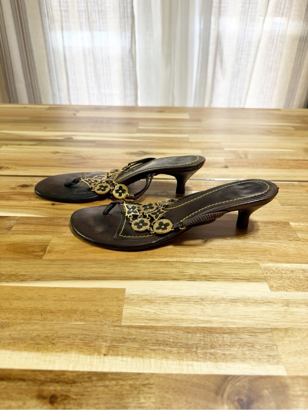 Louis Vuitton Y2K Vintage Brown Leather Gold Coin Quatrefoil Thong Sandals 37.5 - Picture 6 of 11